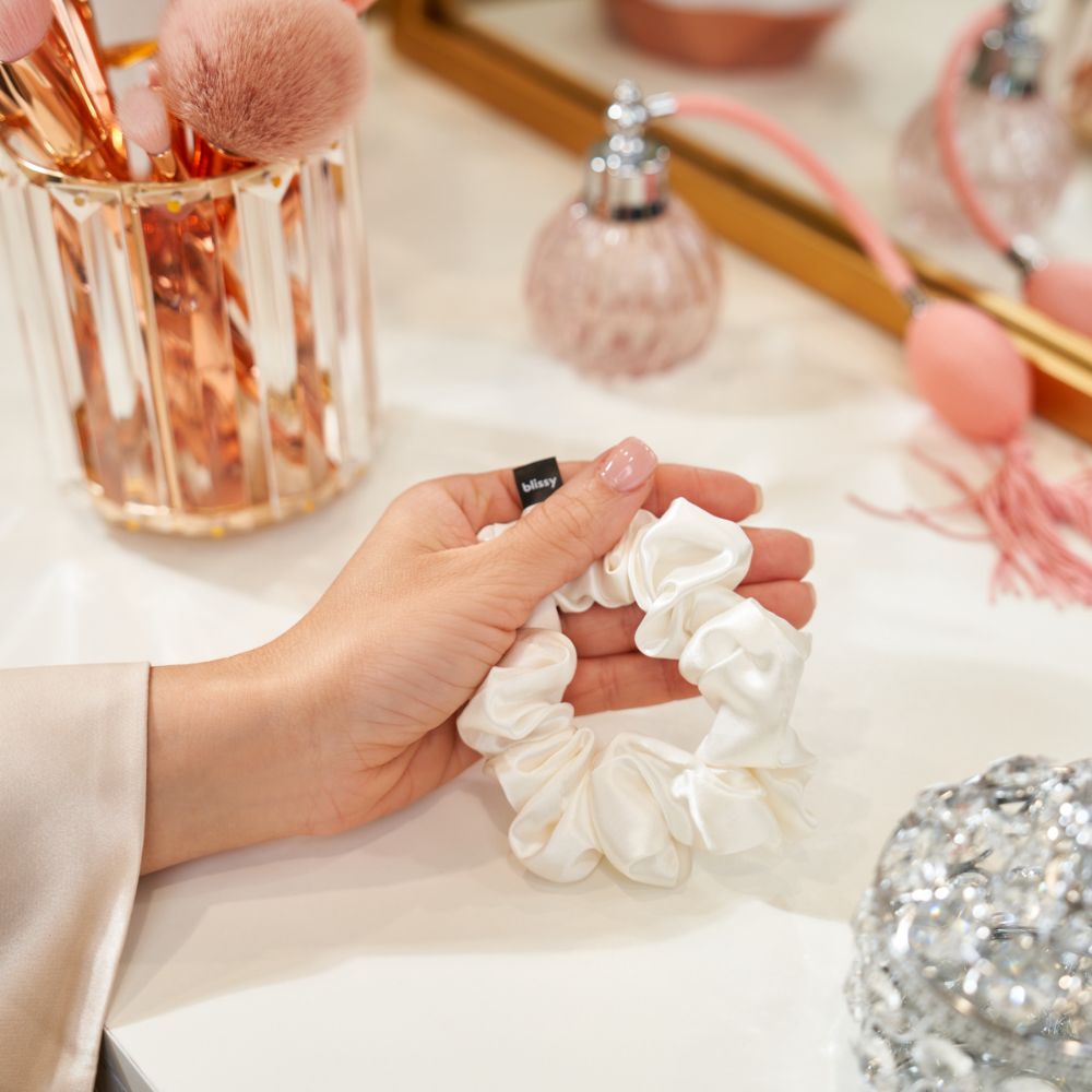 Blissy White Blissy Scrunchies Lifestyle – Mulberry Silk