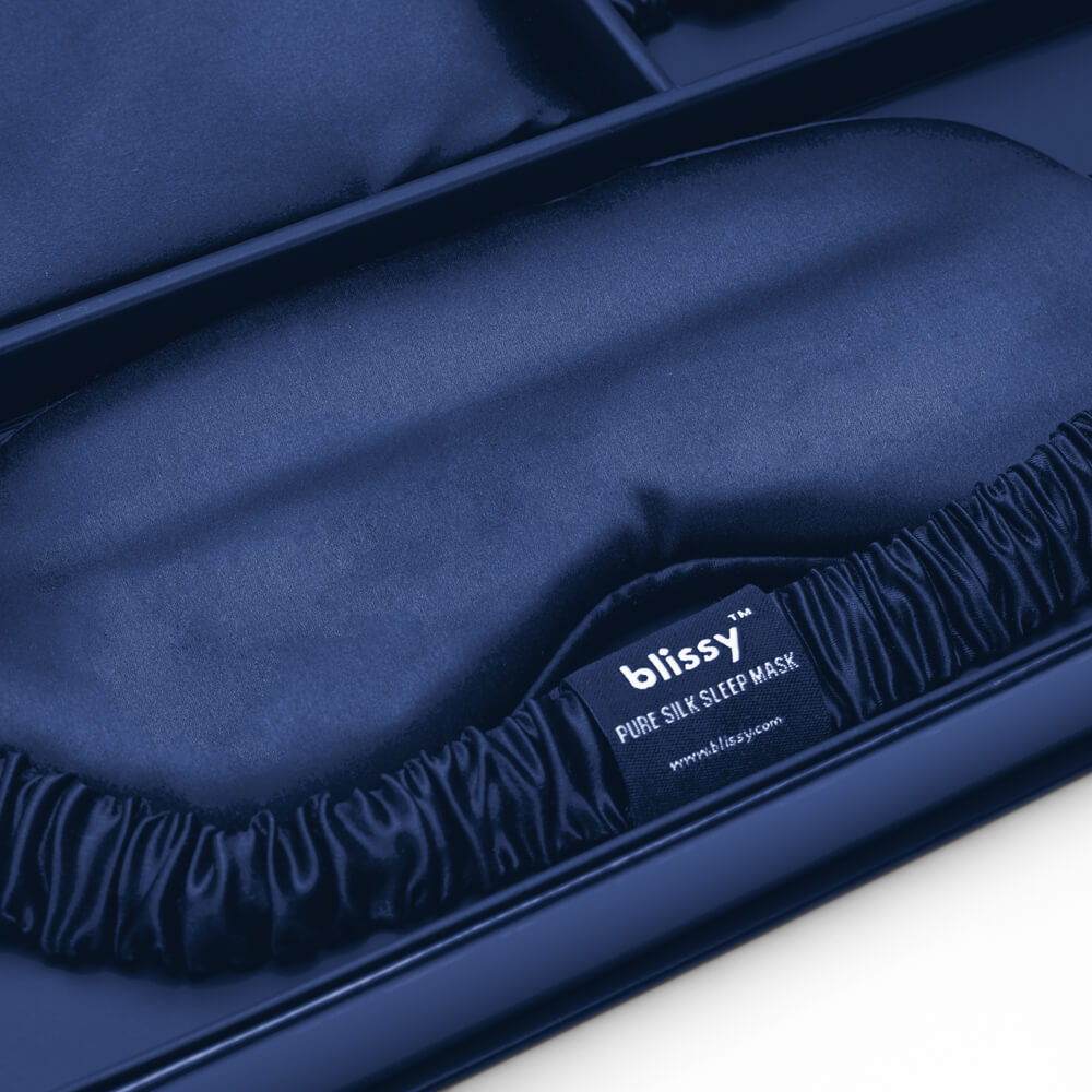 Blissy King Blue Blissy Dream Set Lifestyle – Mulberry Silk