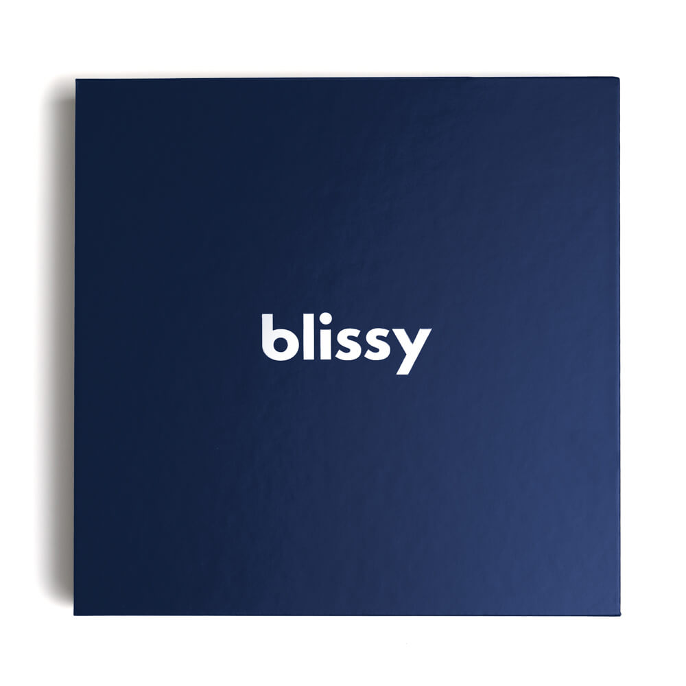 Blue Blissy Dream Set Close-Up – Blissy 22 Momme Silk