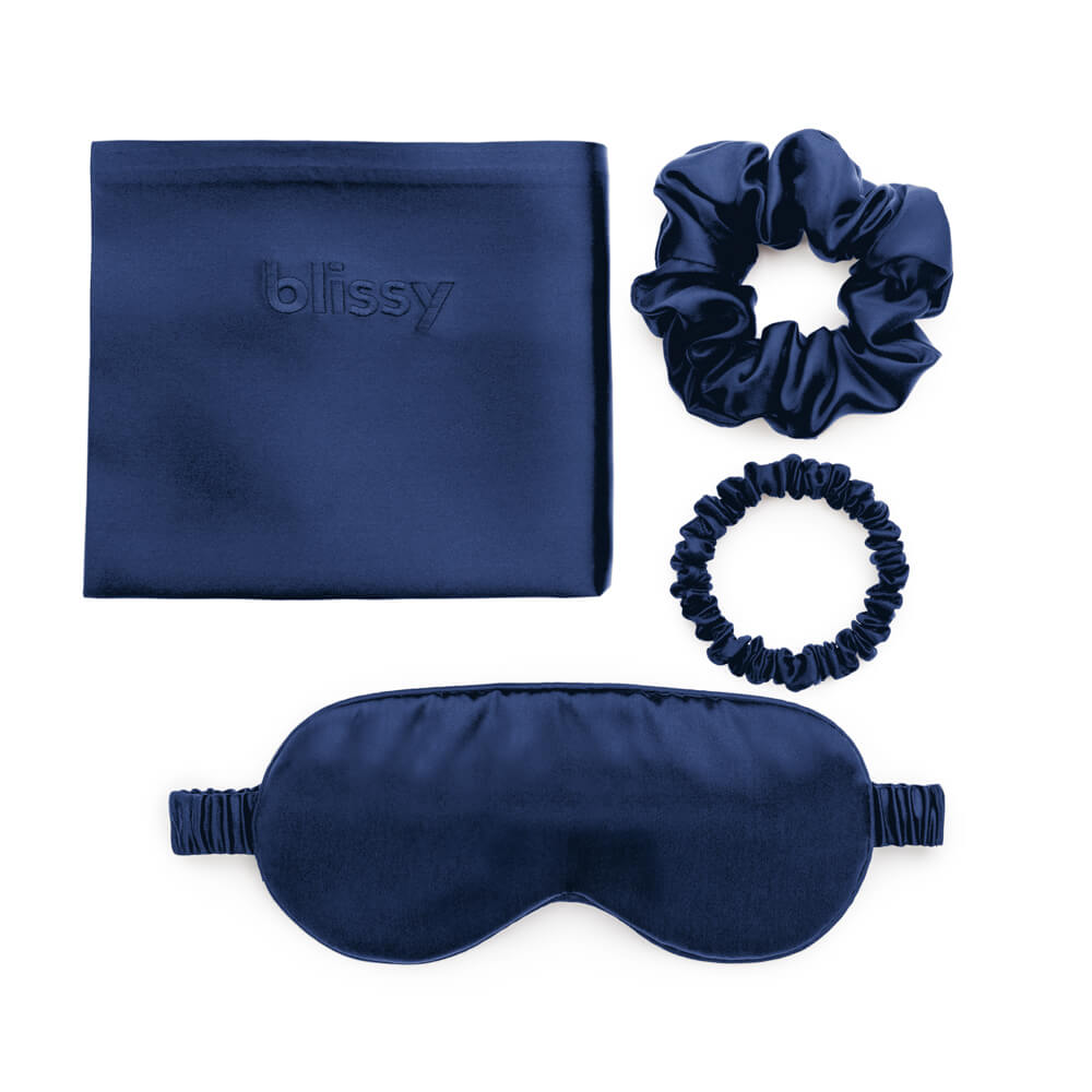 Blissy Standard Blue Blissy Dream Set Lifestyle – Mulberry Silk