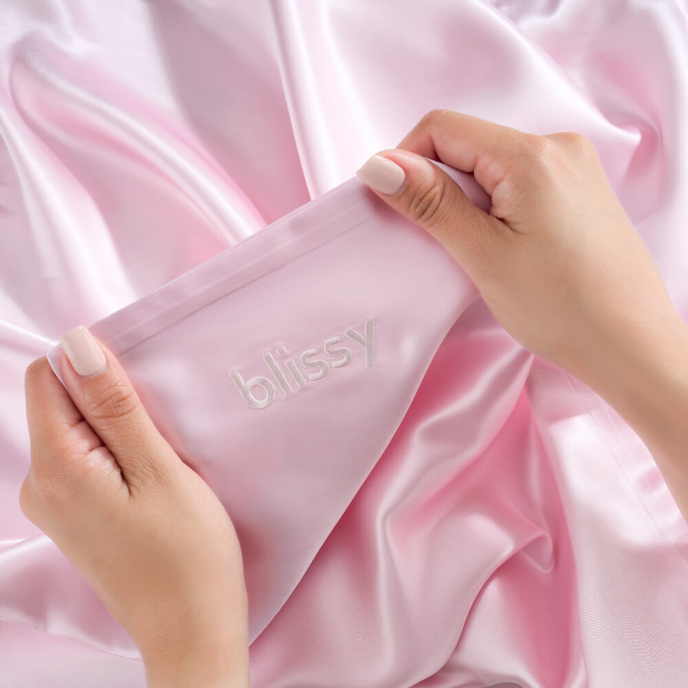 Blissy Queen Blush Pillowcase Lifestyle – Mulberry Silk