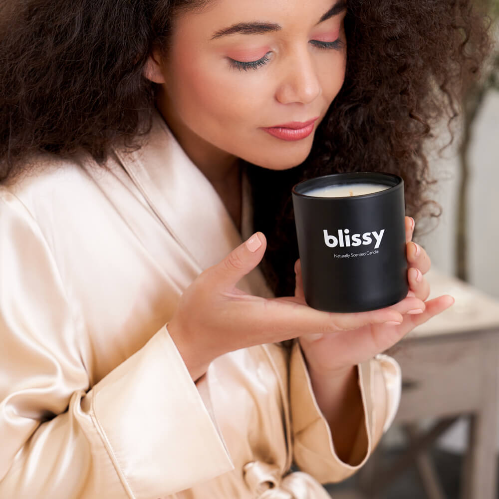 100% Vegan Soy Wax Blissy Candle Close-Up – Blissy 22 Momme Silk