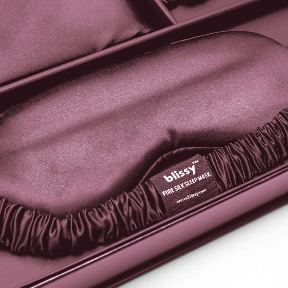 Blissy Standard Plum Blissy Dream Set Lifestyle – Mulberry Silk