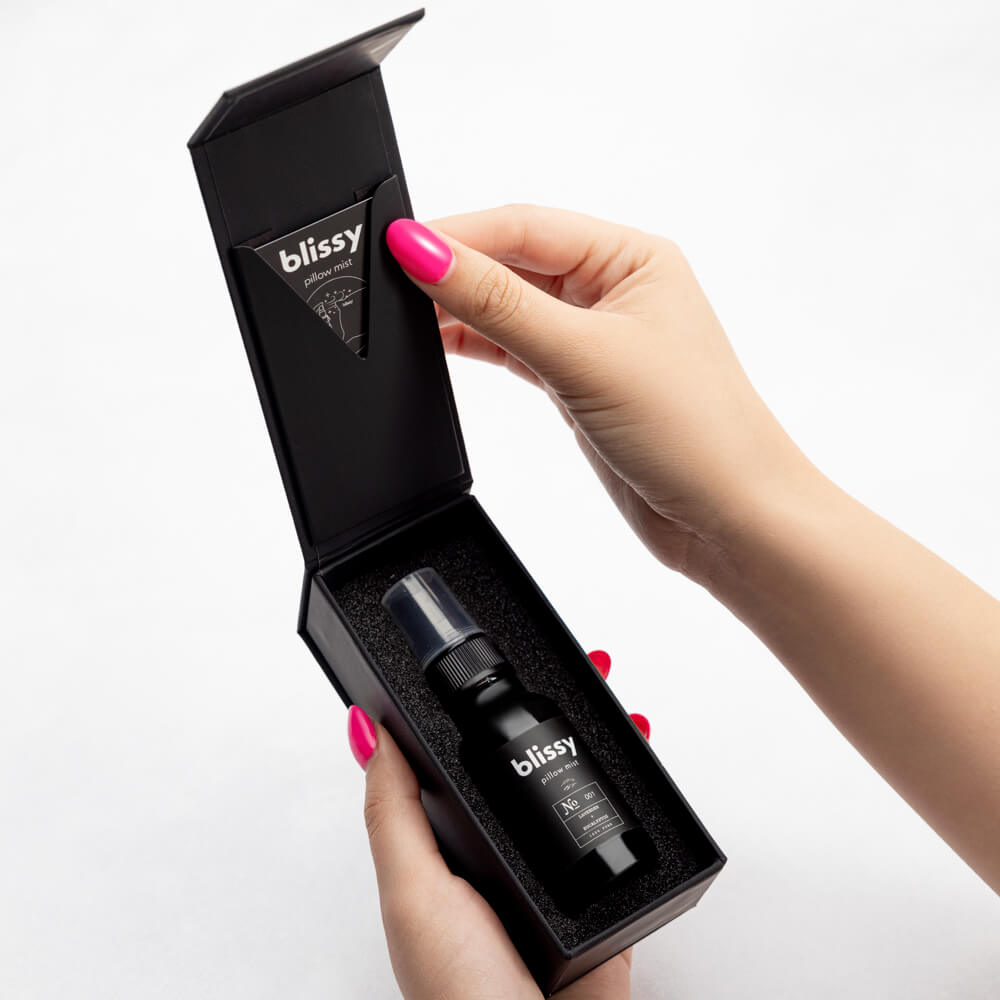 Award-Winning Aromatherapy Spray Blissy Sleep & Pillow Mist Close-Up – Blissy 22 Momme Silk