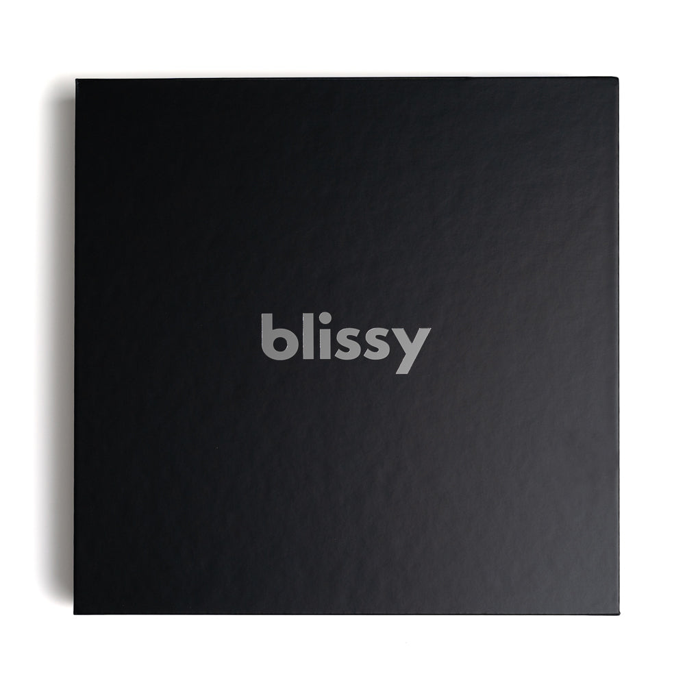 Blissy Queen Tie-Dye Blissy Dream Set Lifestyle – Mulberry Silk